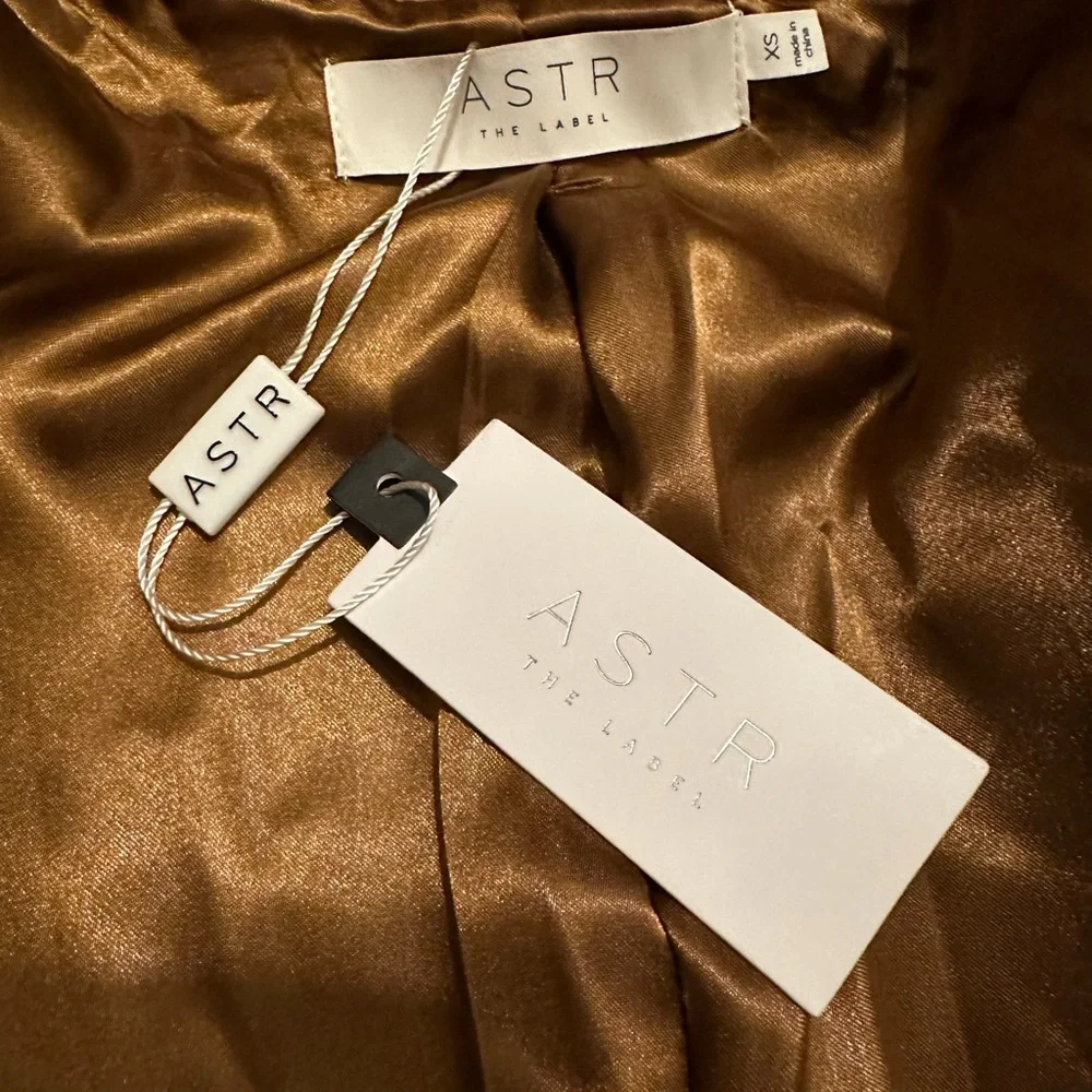 ASTR the Label Caramel Tan Boyfriend Blazer NWT Size XS - Picture 6 of 9
